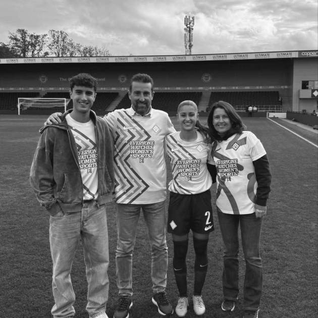 Jana Fernández con sus padres y su hermano / Instagram