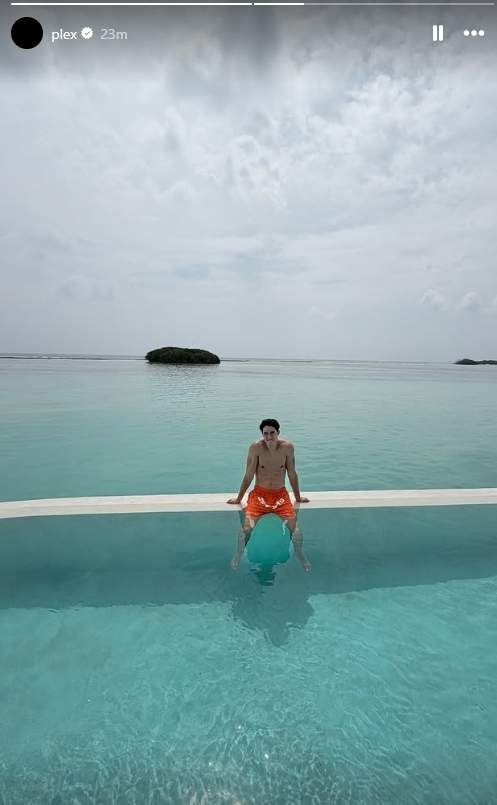 Plex en la piscina / Instagram