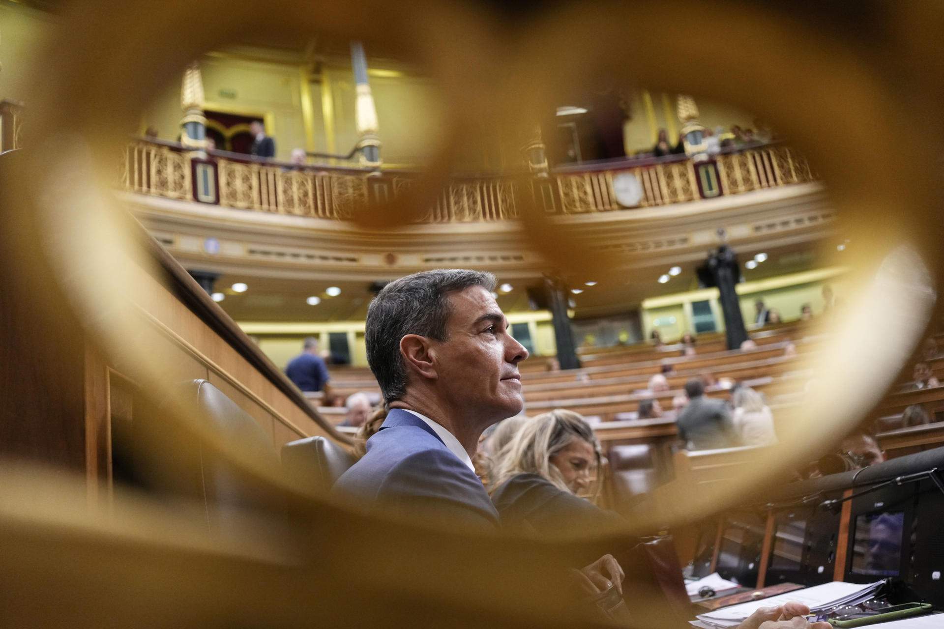 Sánchez defiende al fiscal con uñas y dientes en un tenso duelo con Feijóo en el Congreso