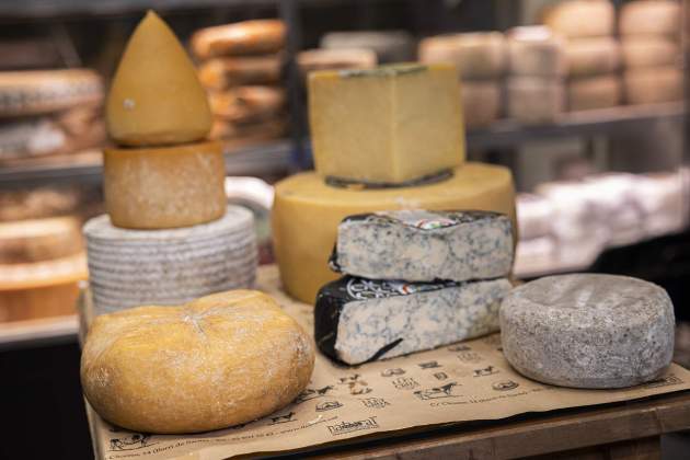 LLET CRUA XEVI MIRO denominació origen / Foto: Montse Giralt LLET CRUA XEVI MIRO denominació origen / Foto: Montse Giralt