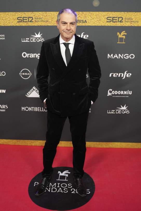 Toni Clapés, recull el premi a Millor Programa per 'Versió RAC1 als Ondas 2025 / Gtres Toni Clapés, recull el premi a Millor Programa per 'Versió RAC1 als Ondas 2025 / Gtres