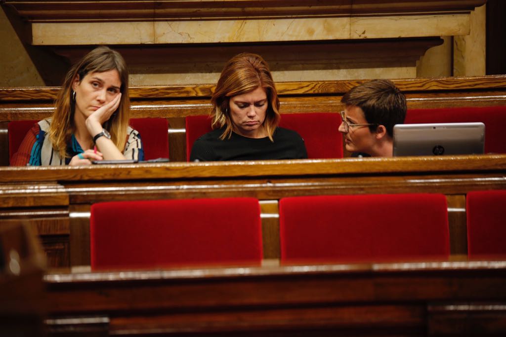 Els Comuns reclamen a Alamany l'acta de diputada