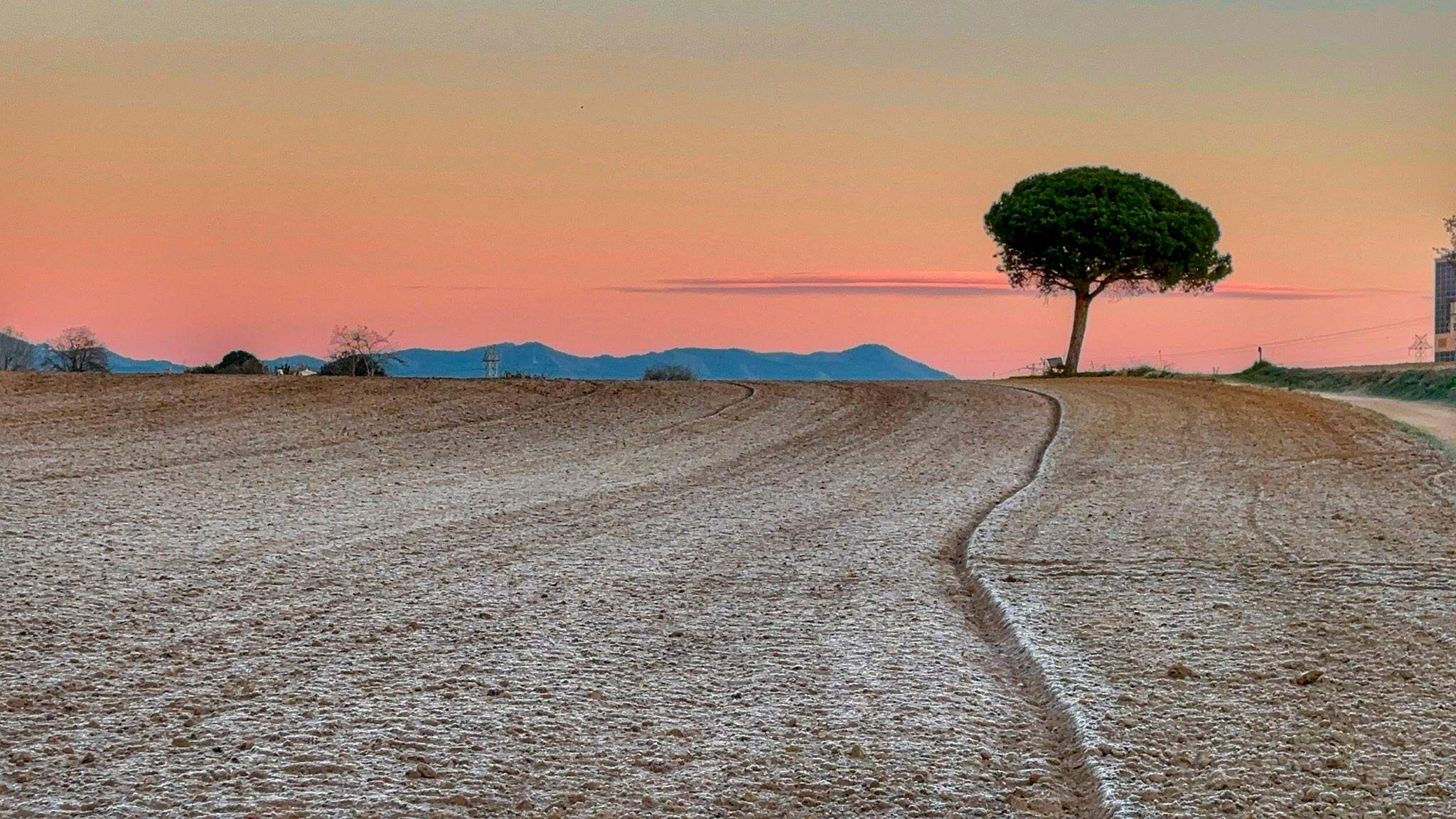 Novedades del tiempo en Catalunya antes de diciembre por un frente con lluvia, nieve y frío