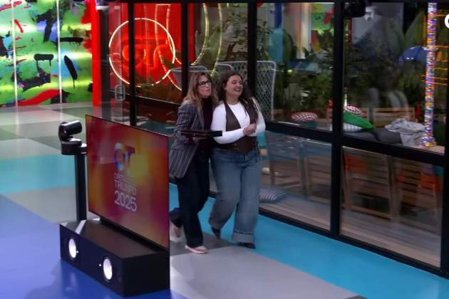 Bea Fernández, exconcursante de OT 2023, visitando a los concursantes actuales de OT 2025   YouTube