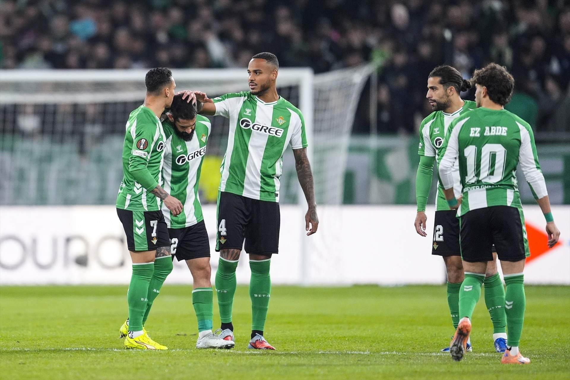 Isco y Amrabat: el choque surrealista que los deja fuera del derbi y con 7 puntos de sutura para el malagueño