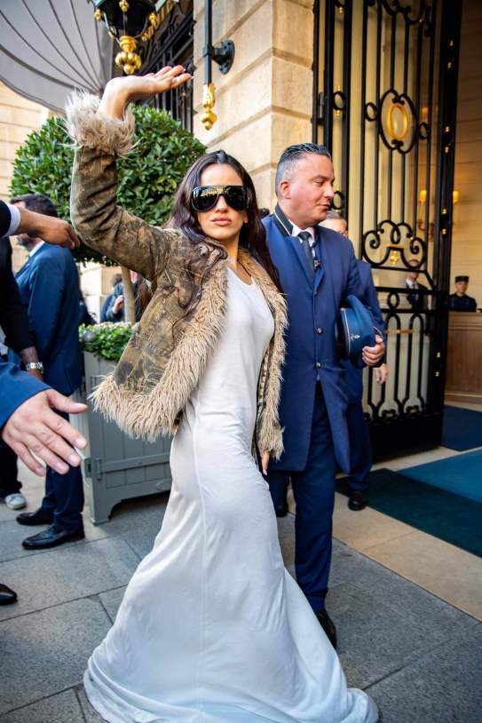 Rosalía, vestida amb l'estètica 'Lux' abans d'estrenar el disc / Gtres Rosalía, vestida amb l'estètica 'Lux' abans d'estrenar el disc / Gtres