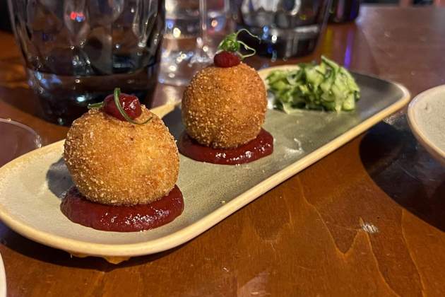 Croquetas de pato Pekín del restaurante Denassus. / Foto: Rosa Molinero Trias