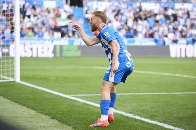 Carlos Vicente celebra un gol amb l'Alabès / Foto: Europa Press