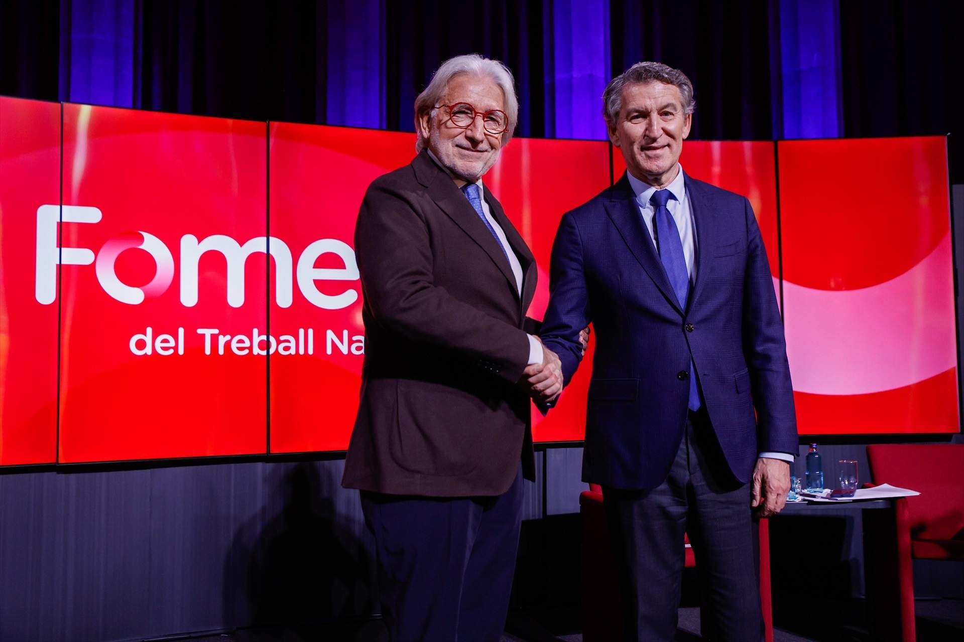 Feijóo pide ayuda a los empresarios catalanes para conseguir los votos de Junts en una moción de censura