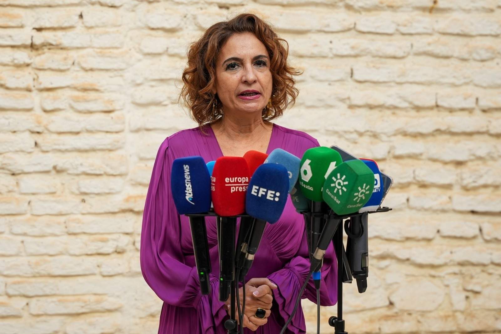 Montero califica a Ábalos de "mentiroso" y dice que ni el PSOE ni el ejecutivo "se dejarán chantajear"