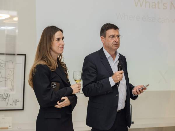 Jaume i Georgina Olivé, responsables de Nexia, durant la presentació del show room a Barcelona.