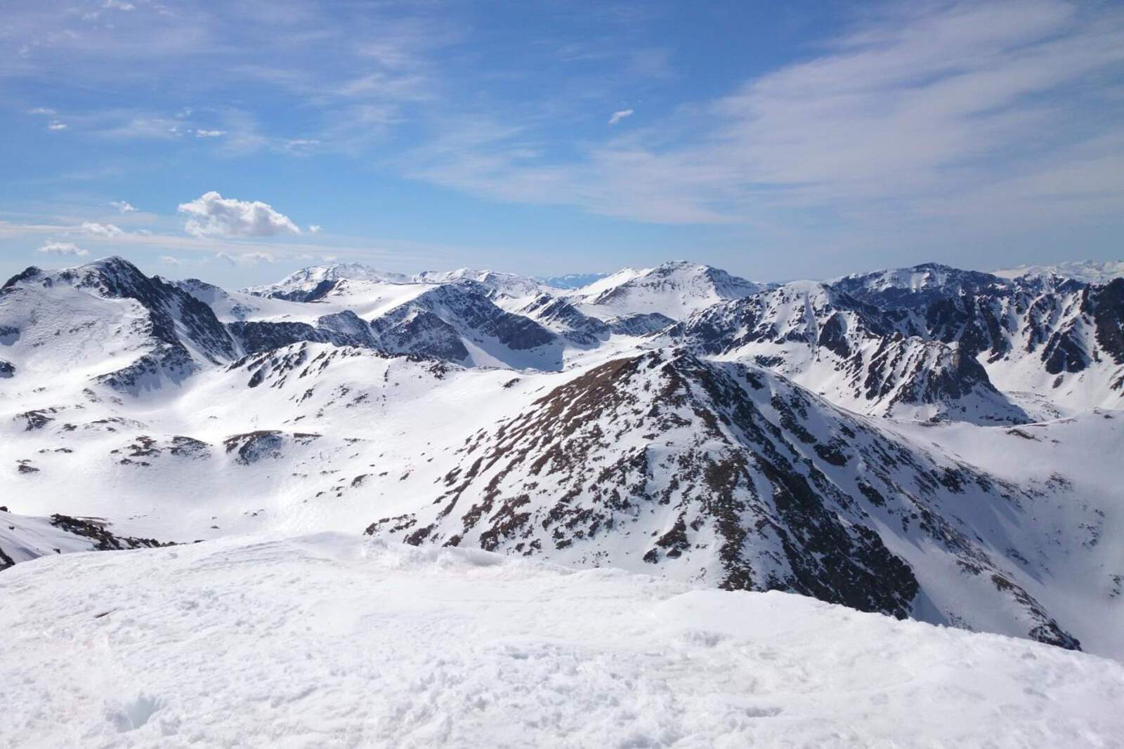Cambio de tiempo en Catalunya por la llegada de un frente frío: nevadas en el Pirineo, ventoleras y más frío