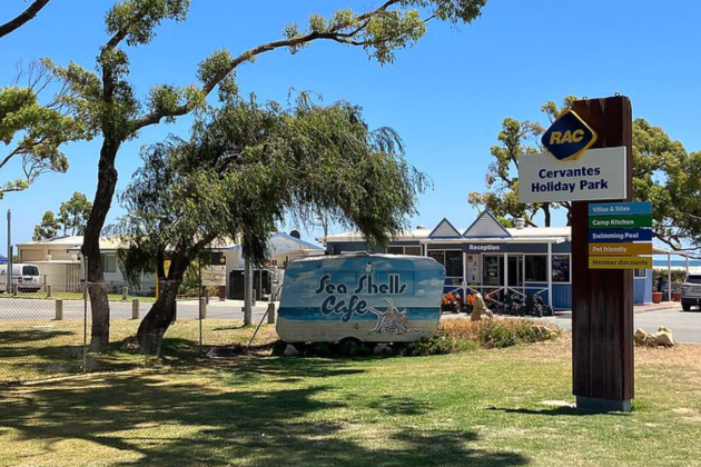 El Cervantes Holiday Park, situado entre las calles Talavera y Aragón / Foto: DaHuzyBru