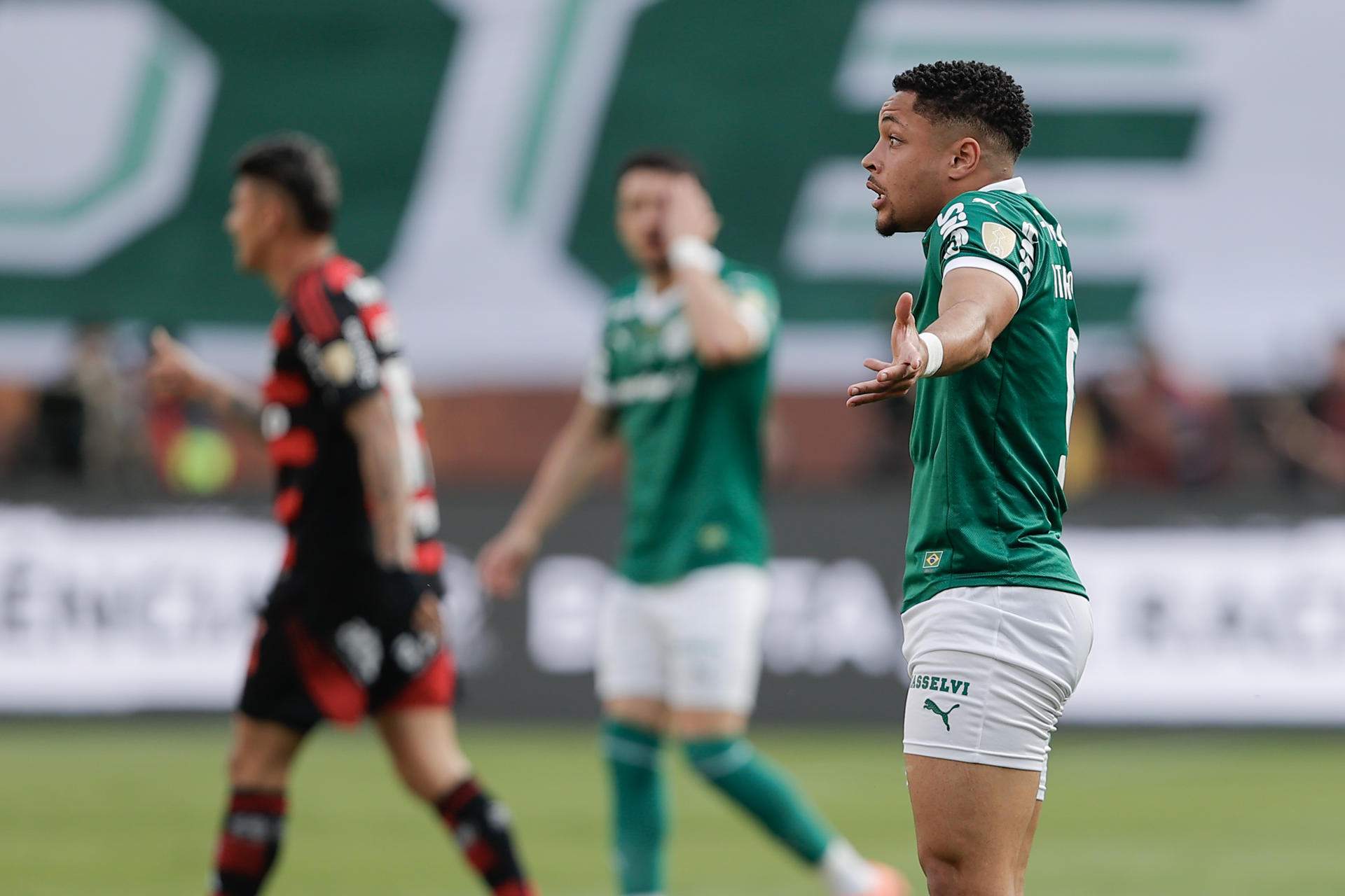 VÍDEO | Uno de los fallos del año: Vitor Roque envía a las nubes la esperanza de la Libertadores