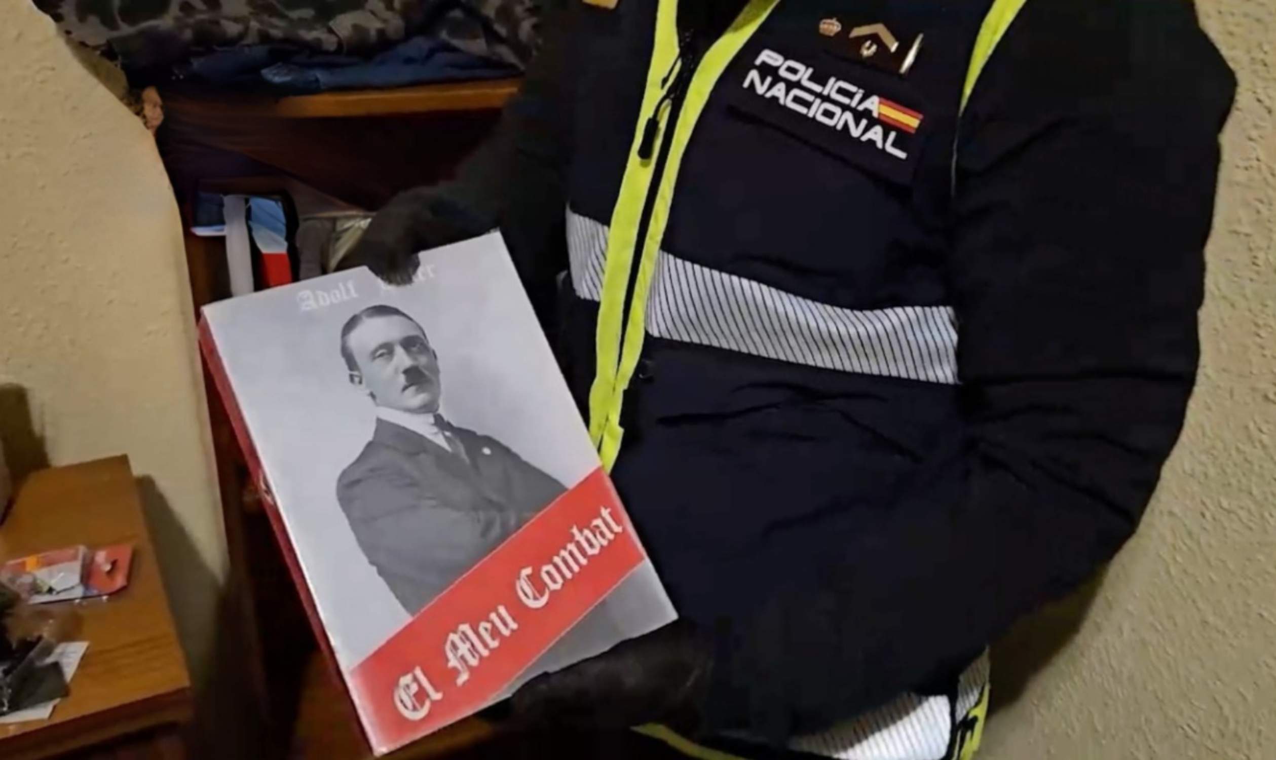 Armas, propaganda nazi y planes para atentar: cae una célula terrorista de extrema derecha en Castelló