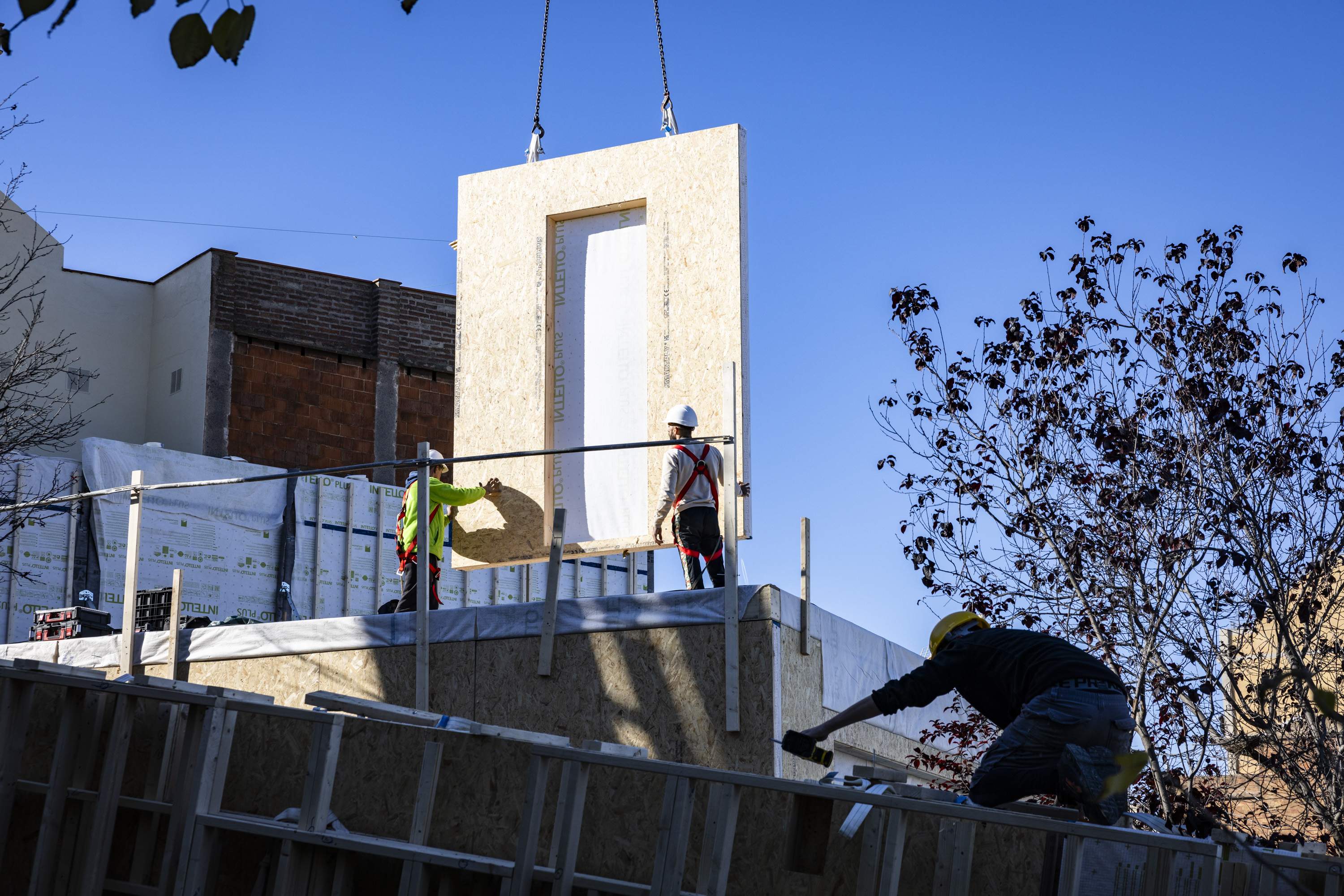 Cómo se construye una vivienda industrial / Foto: Carlos Baglietto Cómo se construye una vivienda industrial / Foto: Carlos Baglietto