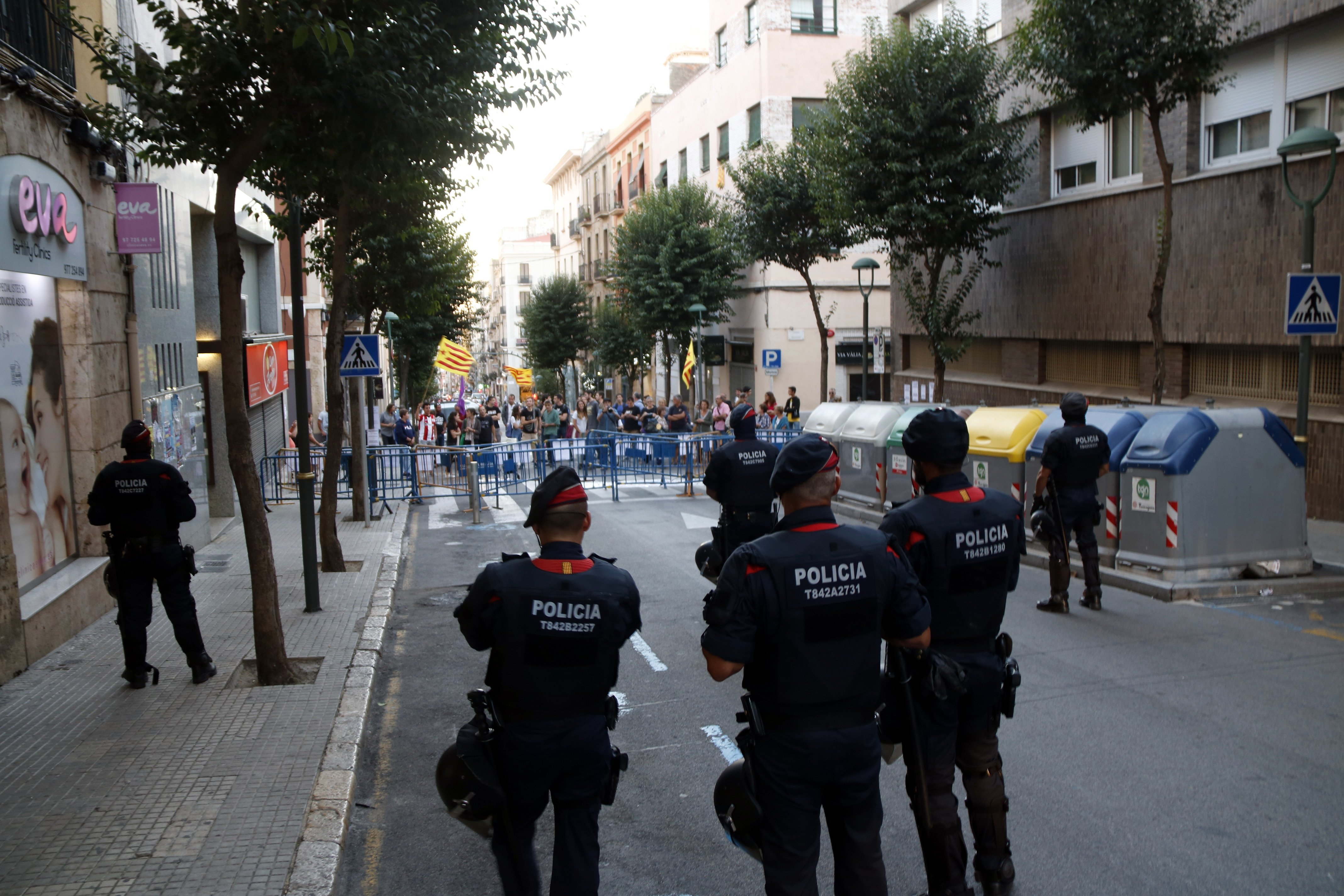 Medio centenar de personas piden la dimisión "en bloque" del Gobierno en Tarragona