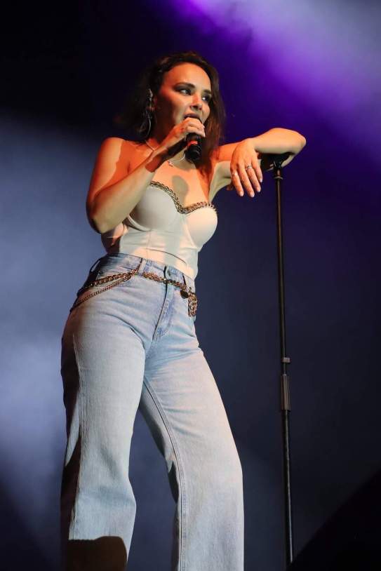 Chenoa sobre l'escenari cantant / Instagram Chenoa sobre l'escenari cantant / Instagram