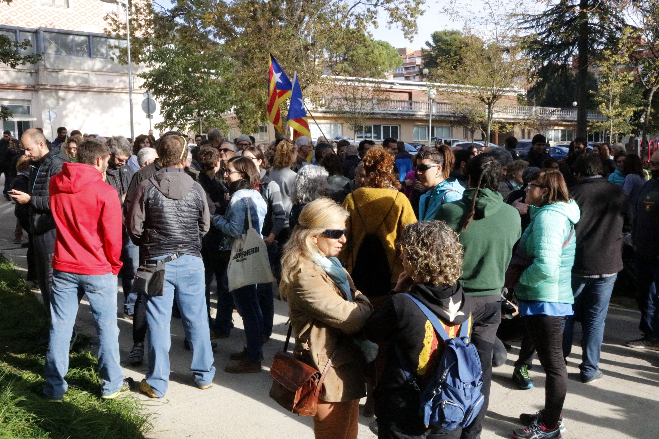 La AMI y la ACM instan a los Ayuntamientos a convocar concentraciones hoy a las 19h