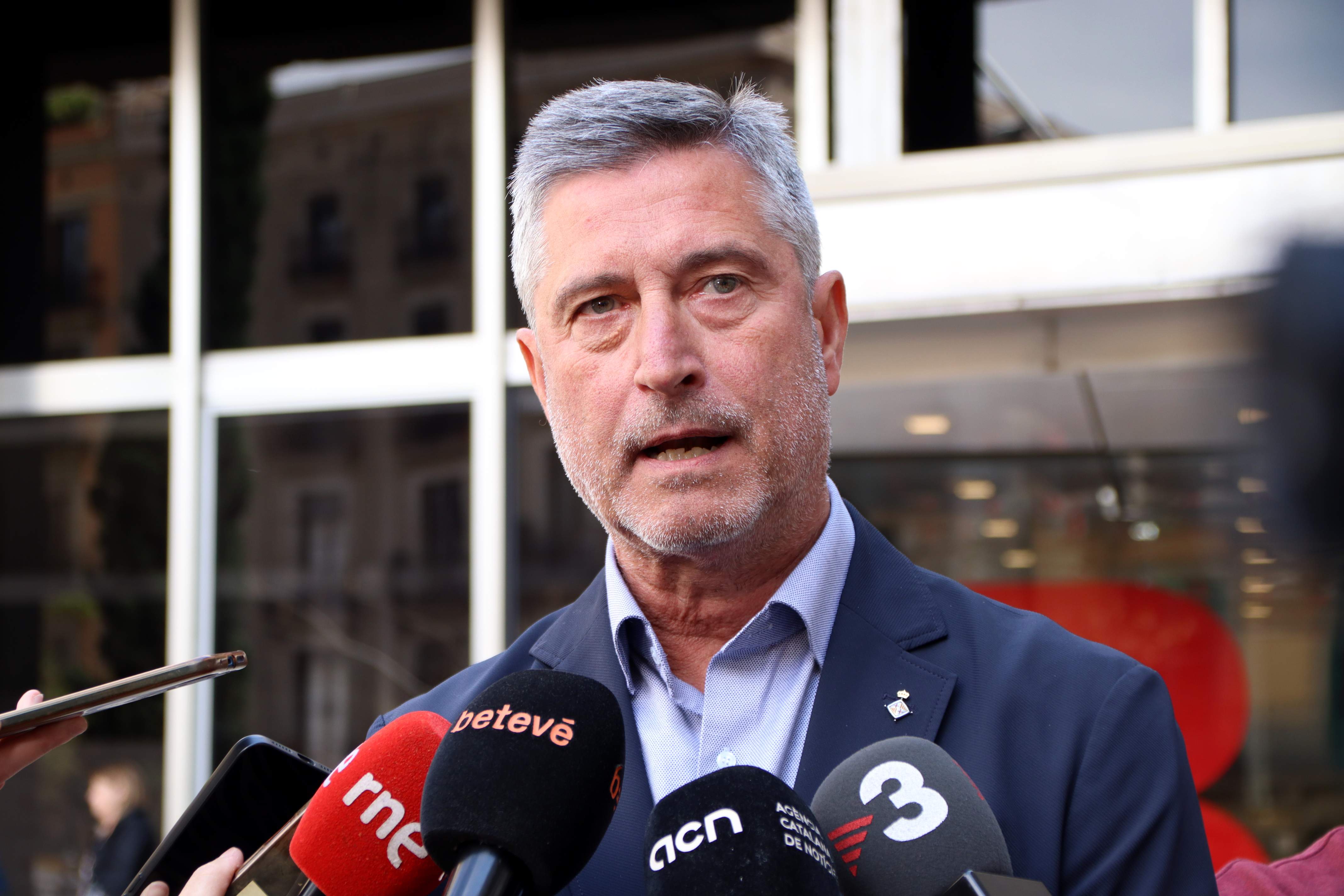 Junts insta a Collboni a retirar la beca de 80.000 euros a escritores latinoamericanos: “Nos oponemos”