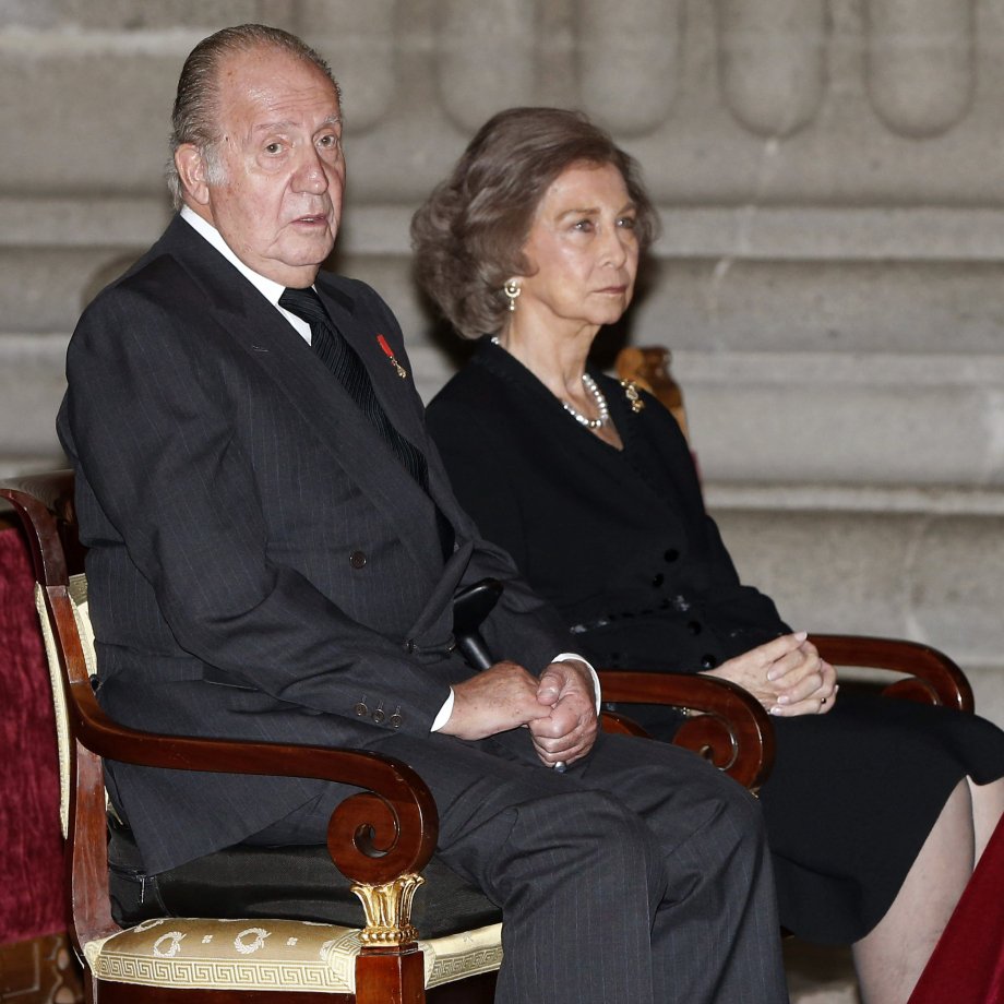 reina sofia i joan carles de negre  GTRES