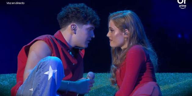 Crespo i Olivia cantant 'Akureyri' a la gala 4   YouTube