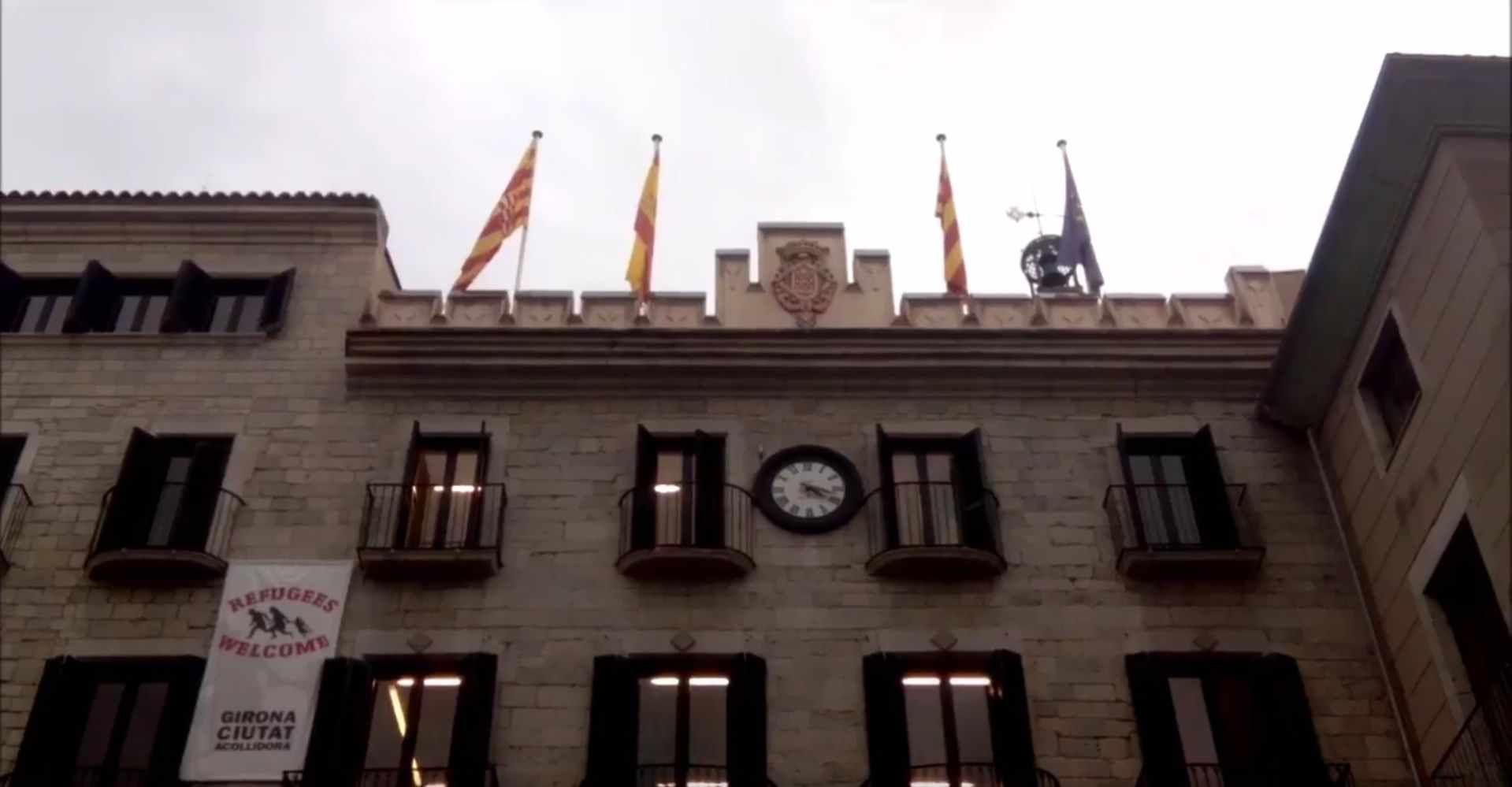 Arrien la bandera espanyola de l'Ajuntament de Girona en suport a Venturós