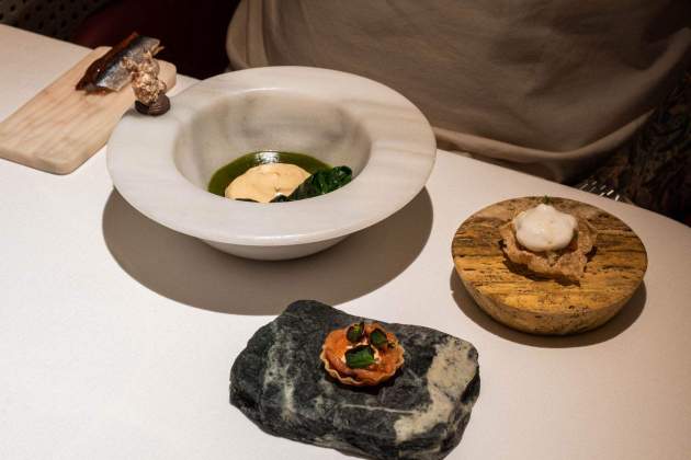 Territorio, uno de los platos emocionantes del Melós. / Foto: Marta Garreta Territorio, uno de los platos emocionantes del Melós. / Foto: Marta Garreta