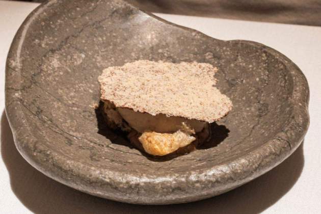 Les postres, orxata i fartons, una meravella dolça i salada del Melós. / Foto: Marta Garreta Los postres, horchata y fartons, una maravilla dulce y salada del Melós. / Foto: Marta Garreta