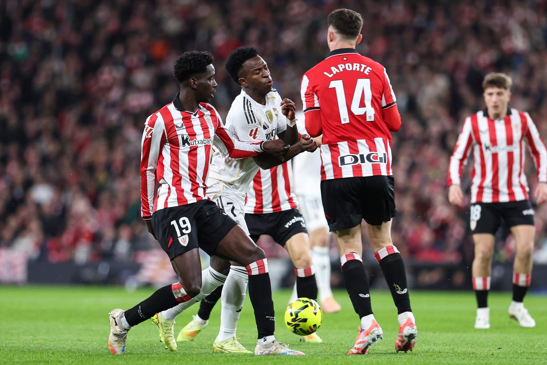 El pa de cada dia: San Mamés esclata davant l'última provocació inadmissible de Vinícius