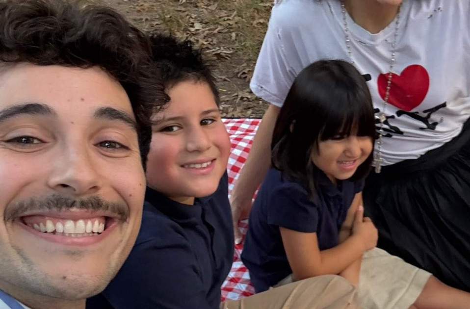 Rosalía en la grabación del pódcast / X Rosalía en la grabación del pódcast / X