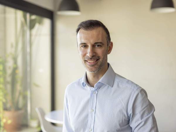 1764578885872 1764578885872