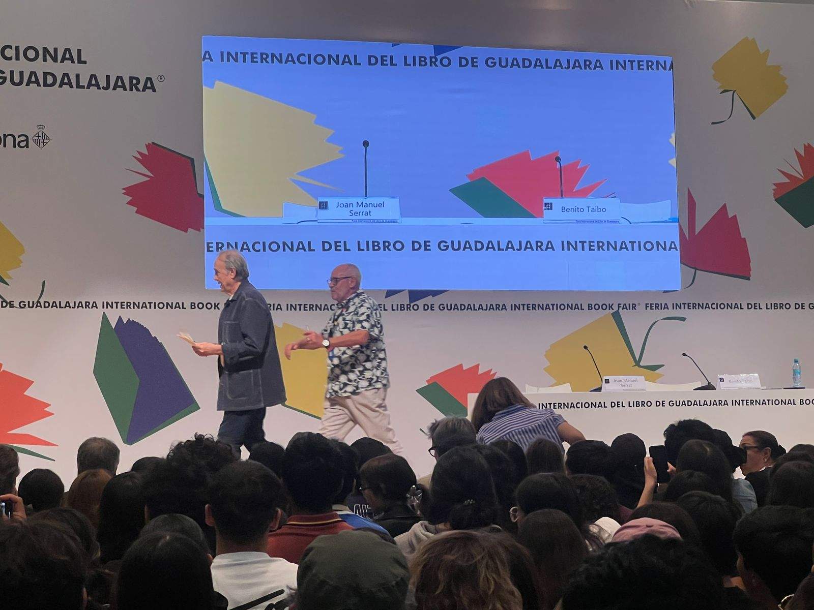 Serrat abandona unos minutos un acto con jóvenes en la FIL por los gritos del público que se quedó fuera