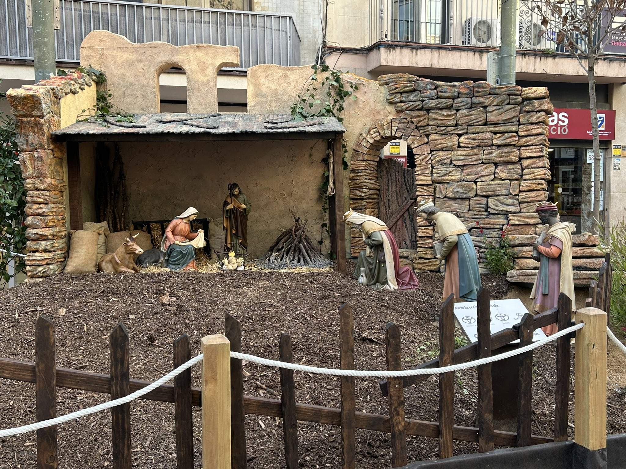 Intentan secuestrar (de nuevo) al Niño Jesús del belén de Terrassa y lo dejan maltrecho