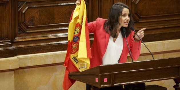 Ines Arrimadas CIutadans Bandera española Sergi Alcazar47
