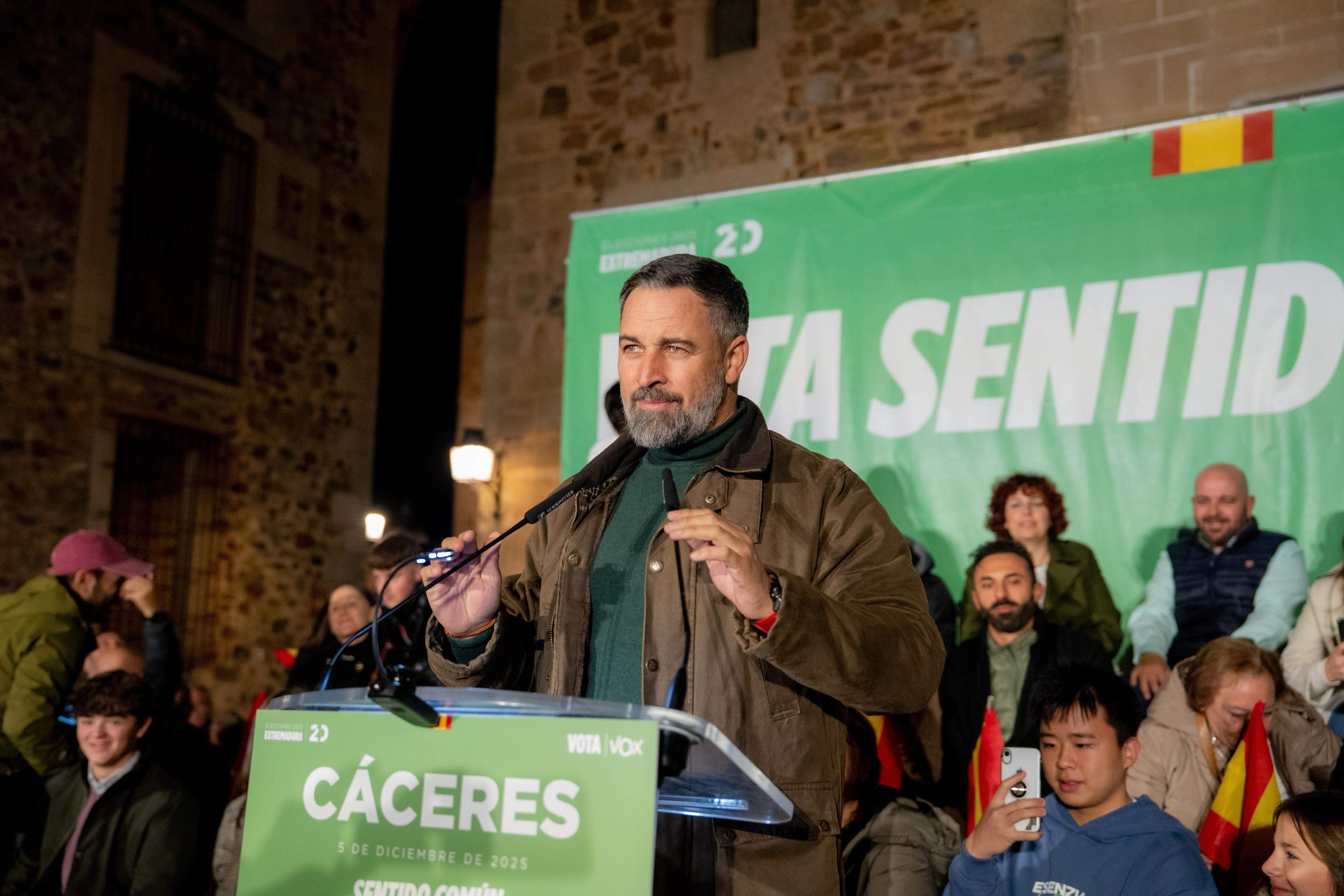 Abascal enciende la tensión entre sus cargos con un macro cordón sanitario: ni actos ni fotos con el PSOE