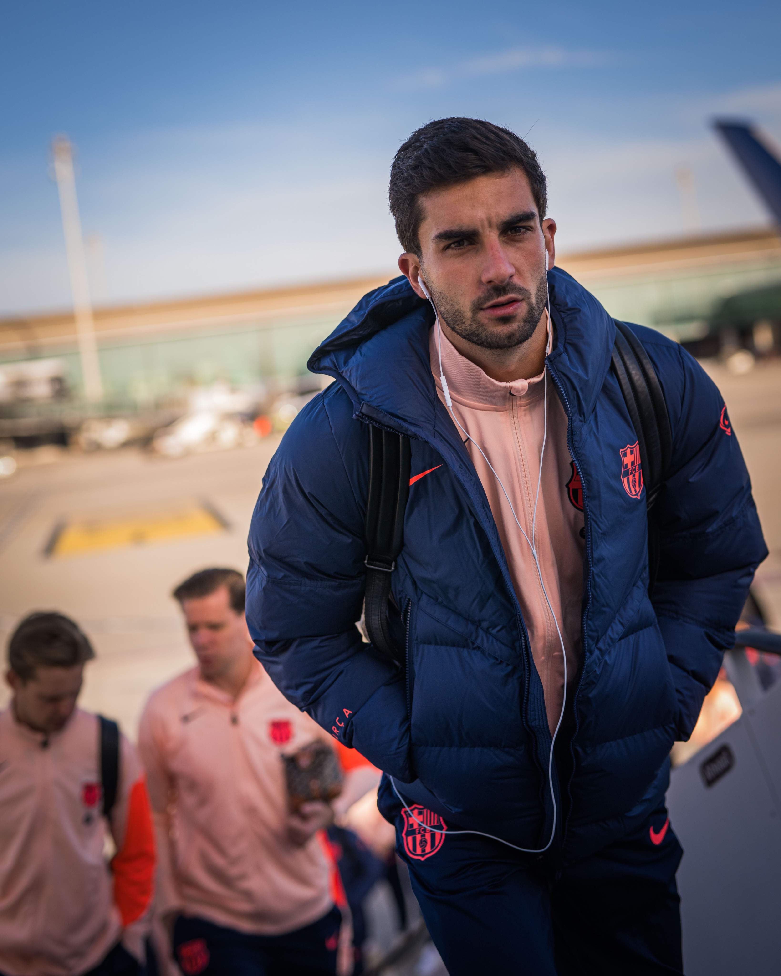 El Barça, amb problemes inesperats per la boira i un canvi al vol per viatjar a Sevilla