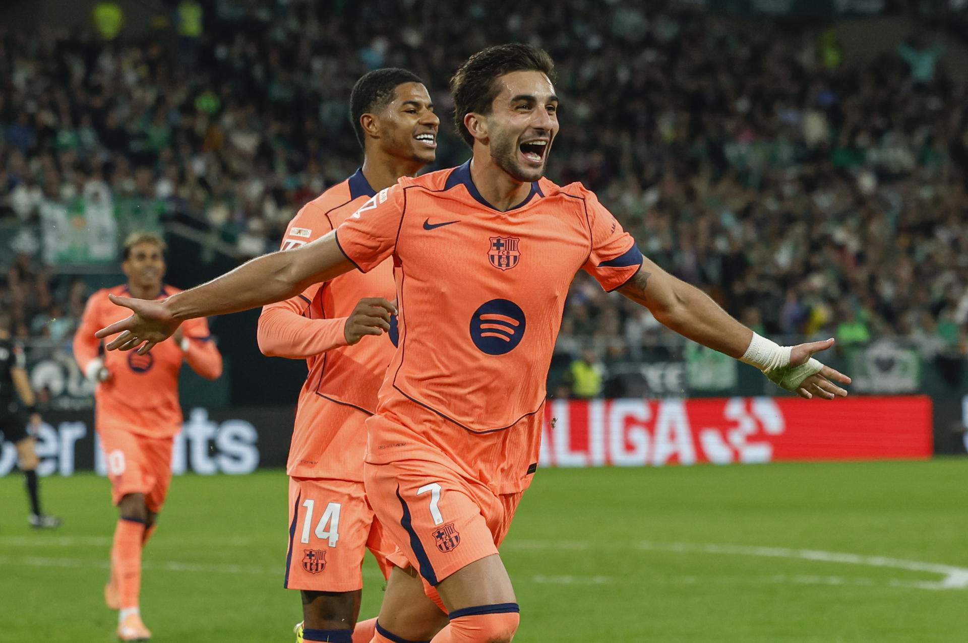 El Barça noquea al Betis con un festival goleador y la exhibición de Ferran Torres (3-5)