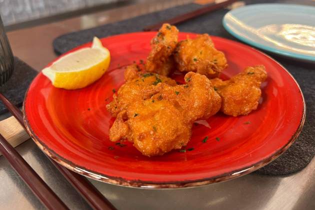 Pollastre fregit Tan Tan Tanuki Rosa Molinero Trias Pollastre fregit Tan Tan Tanuki Rosa Molinero Trias