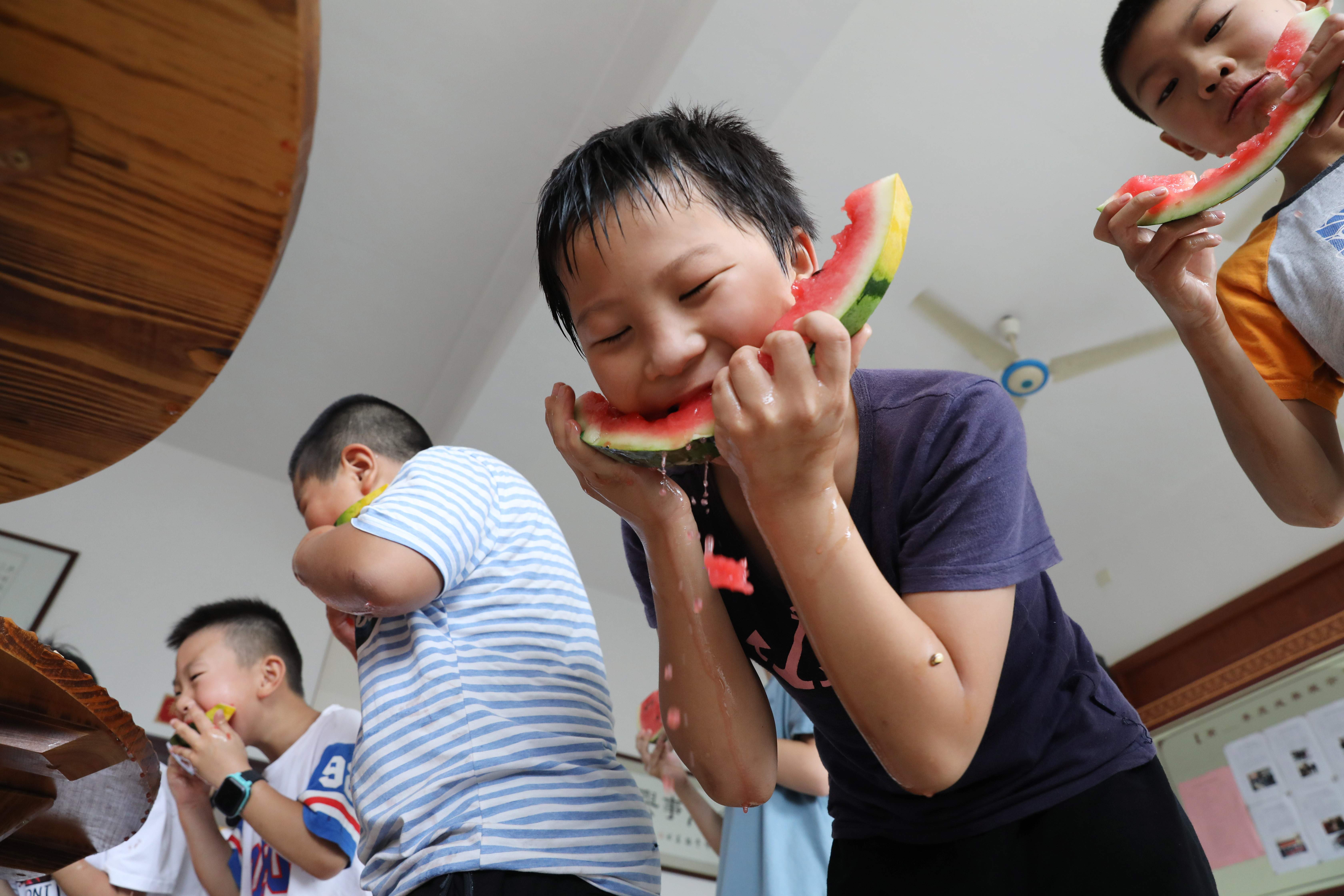 La natalitat a la Xina, en mínims històrics: condons més cars per intentar revertir el col·lapse demogràfic