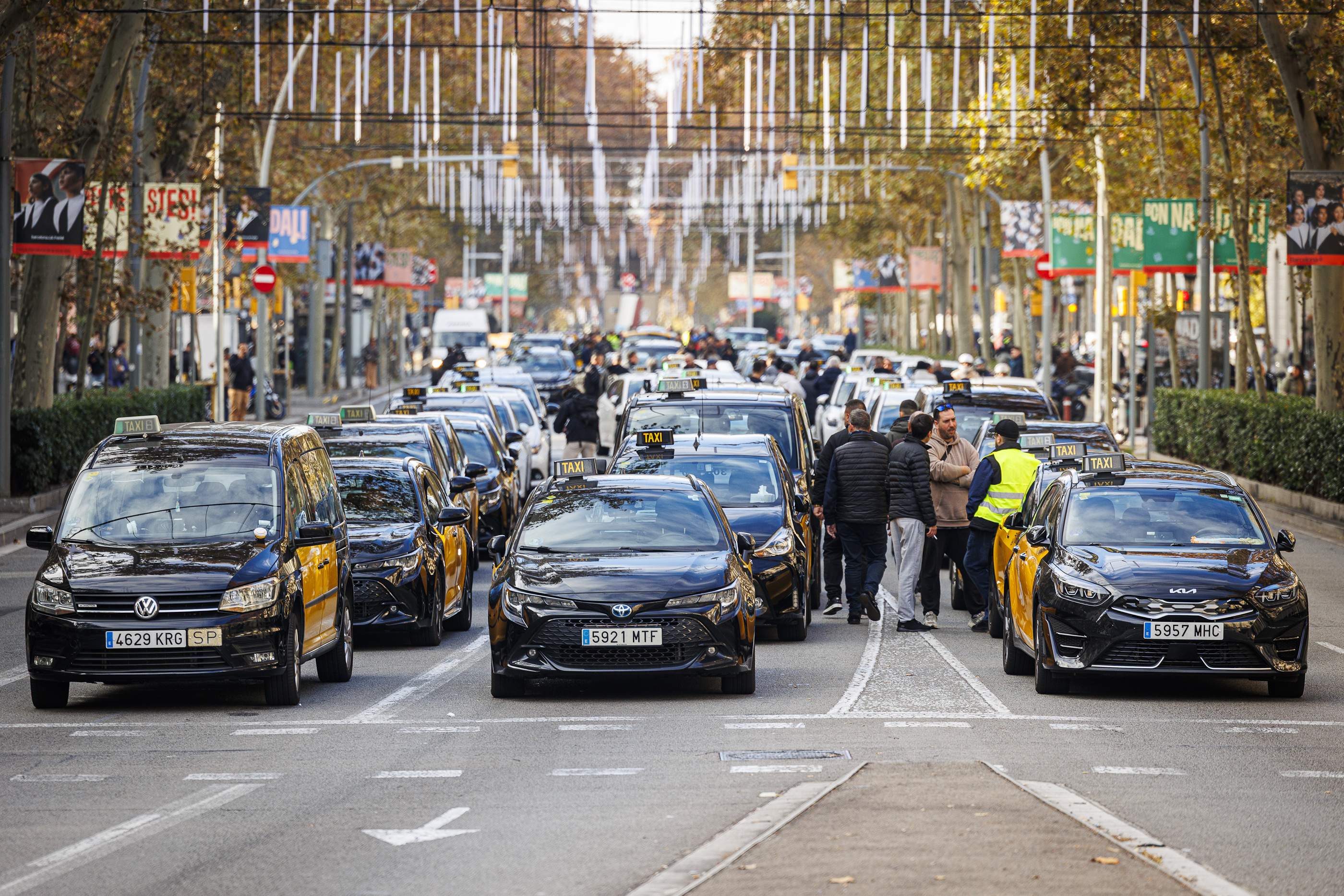 El Parlament da el primer paso para aprobar la ley del taxi, a pesar de los avisos de vulneración europea
