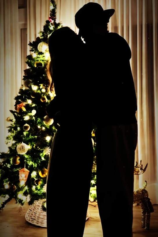 La parella davant de l'arbre / Instagram