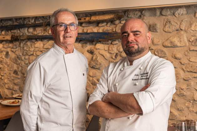 Pere Graupera y Damià Capafons, cocineros de los restaurantes Casa Irene y Cal Tendre respectivamente. / Foto: Jordi Domènech Pere Graupera y Damià Capafons, cocineros de los restaurantes Casa Irene y Cal Tendre respectivamente. / Foto: Jordi Domènech