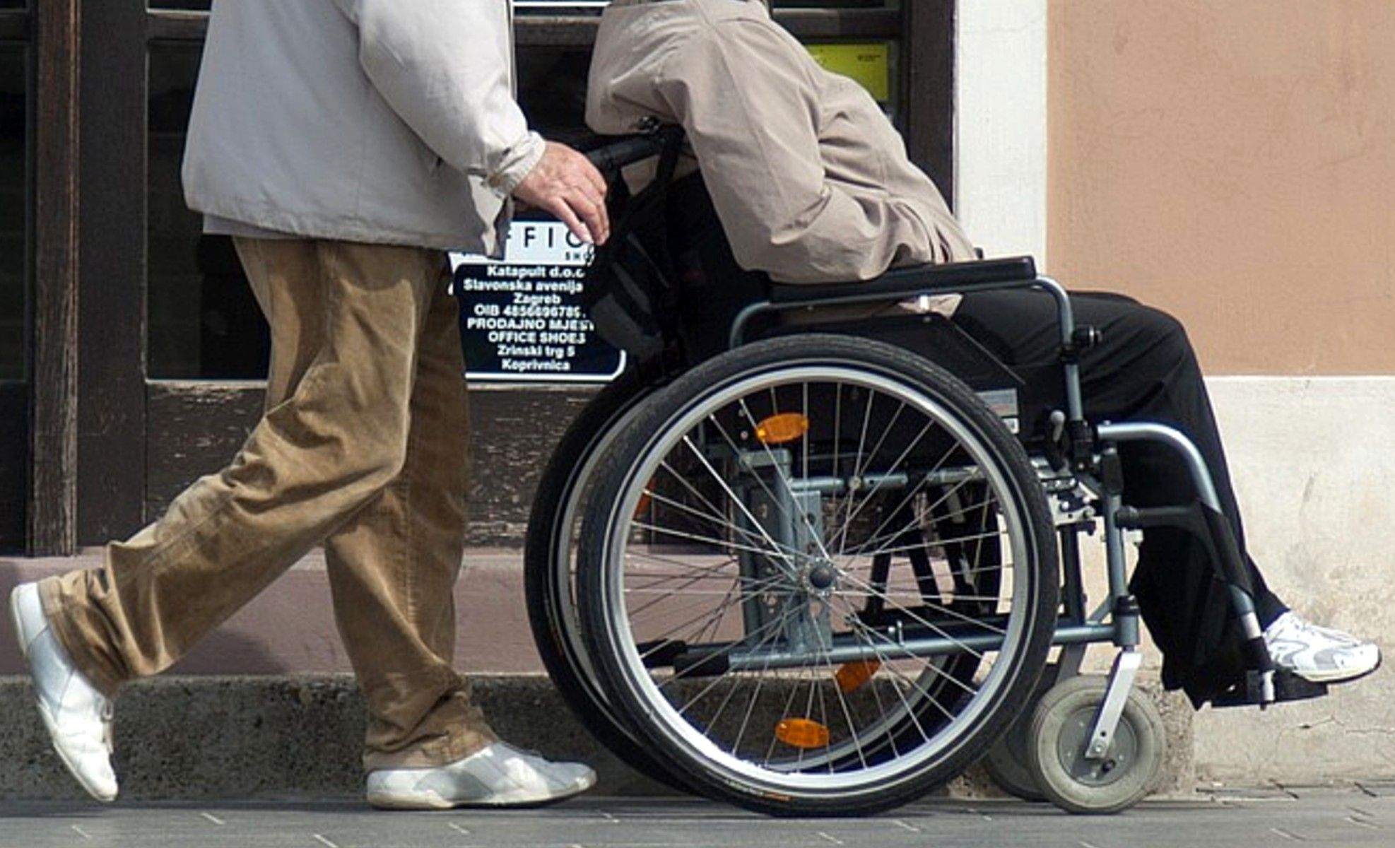 Les persones que tenen cura d'un familiar dependent poden demanar un ajut que els suma anys per a la jubilació