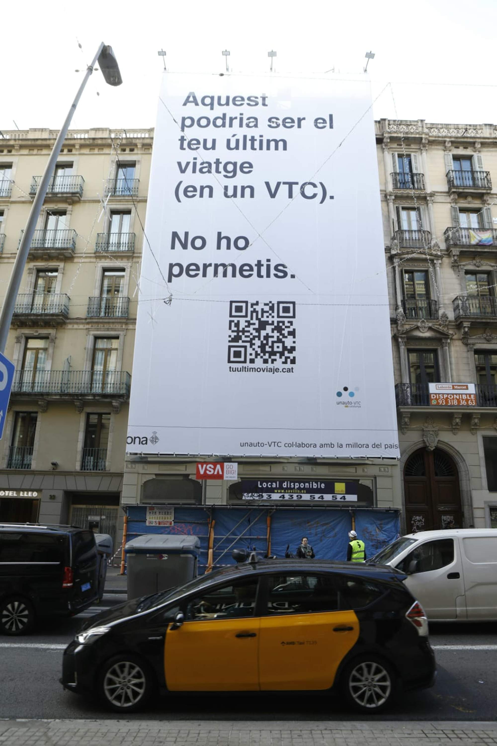 "El teu últim viatge" s'estén per Barcelona per mobilitzar la ciutadania contra l'eliminació de les VTC
