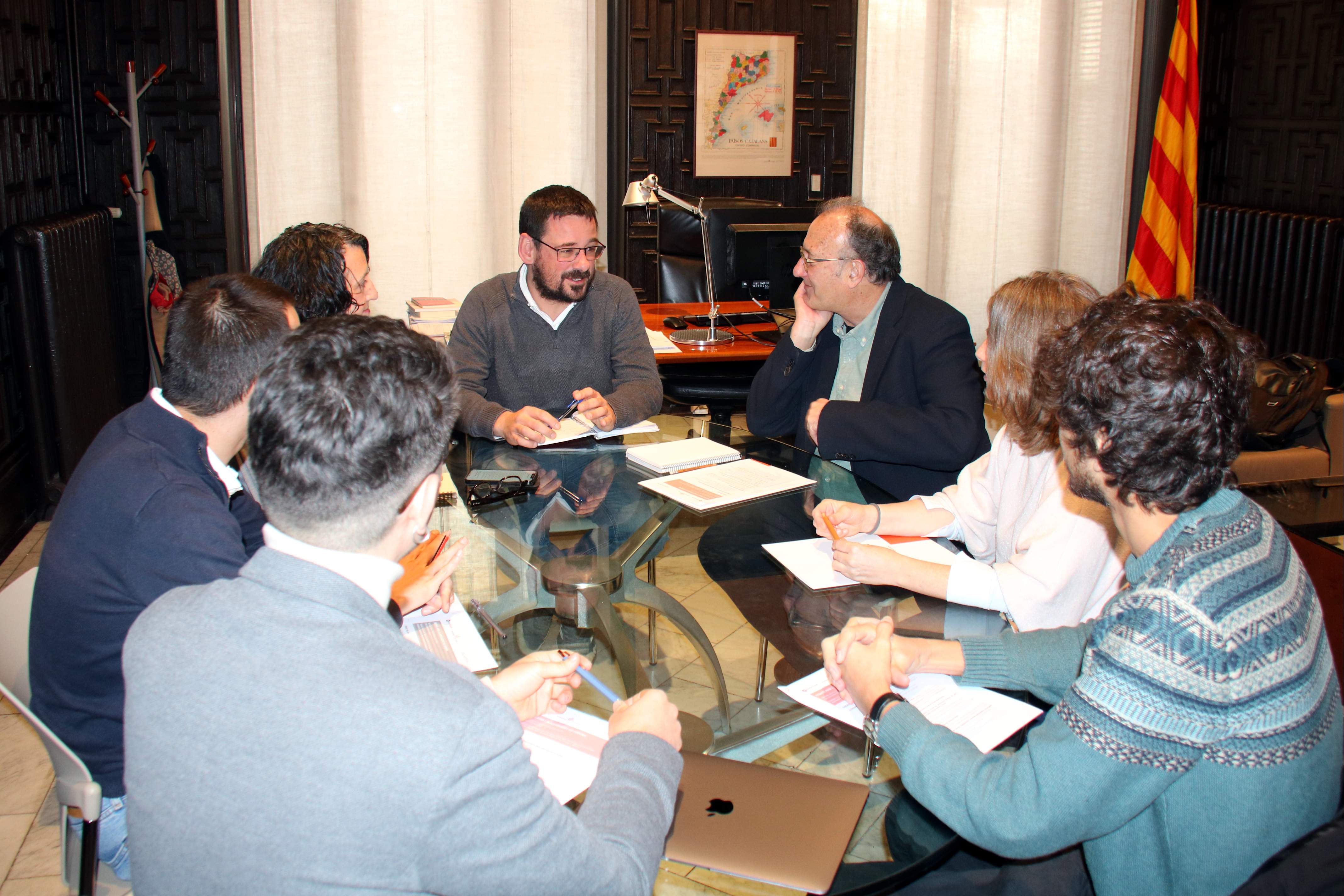 Aliança entre Òmnium y el ayuntamiento de Girona por el catalán para reforzar el catalán y listas de espera