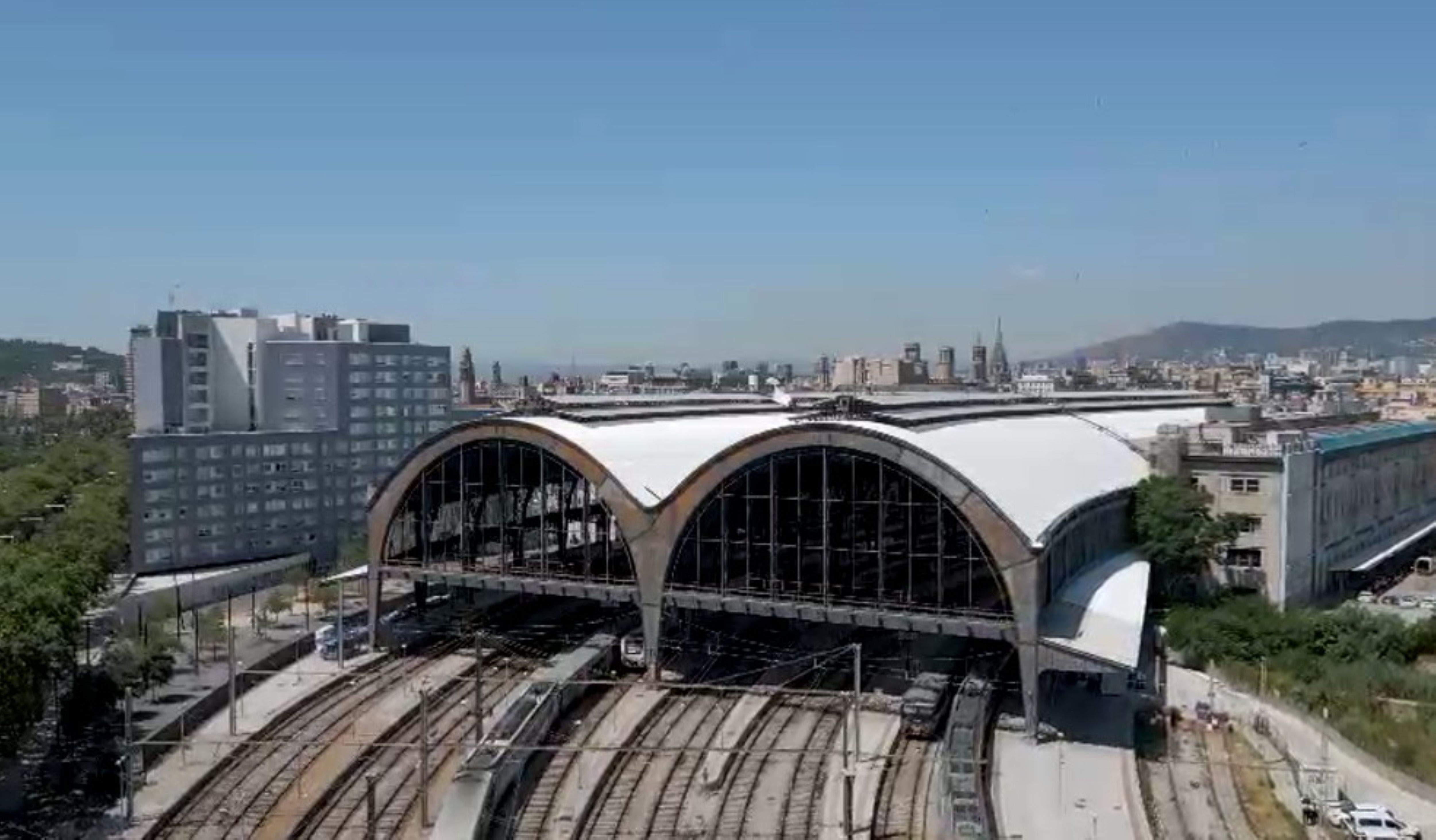 La històrica coberta de l’estació de França de Barcelona torna a lluir com nova