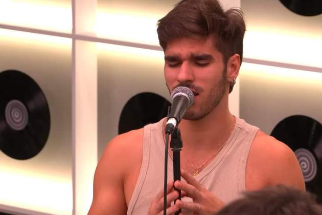 Guillo Rist interpretando 'Paraules d'amor' YouTube Guillo Rist interpretando 'Paraules d'amor' YouTube