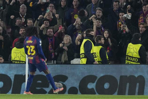 Kounde celebrant Barça Eintracht / Foto: EFE Kounde celebrant Barça Eintracht / Foto: EFE