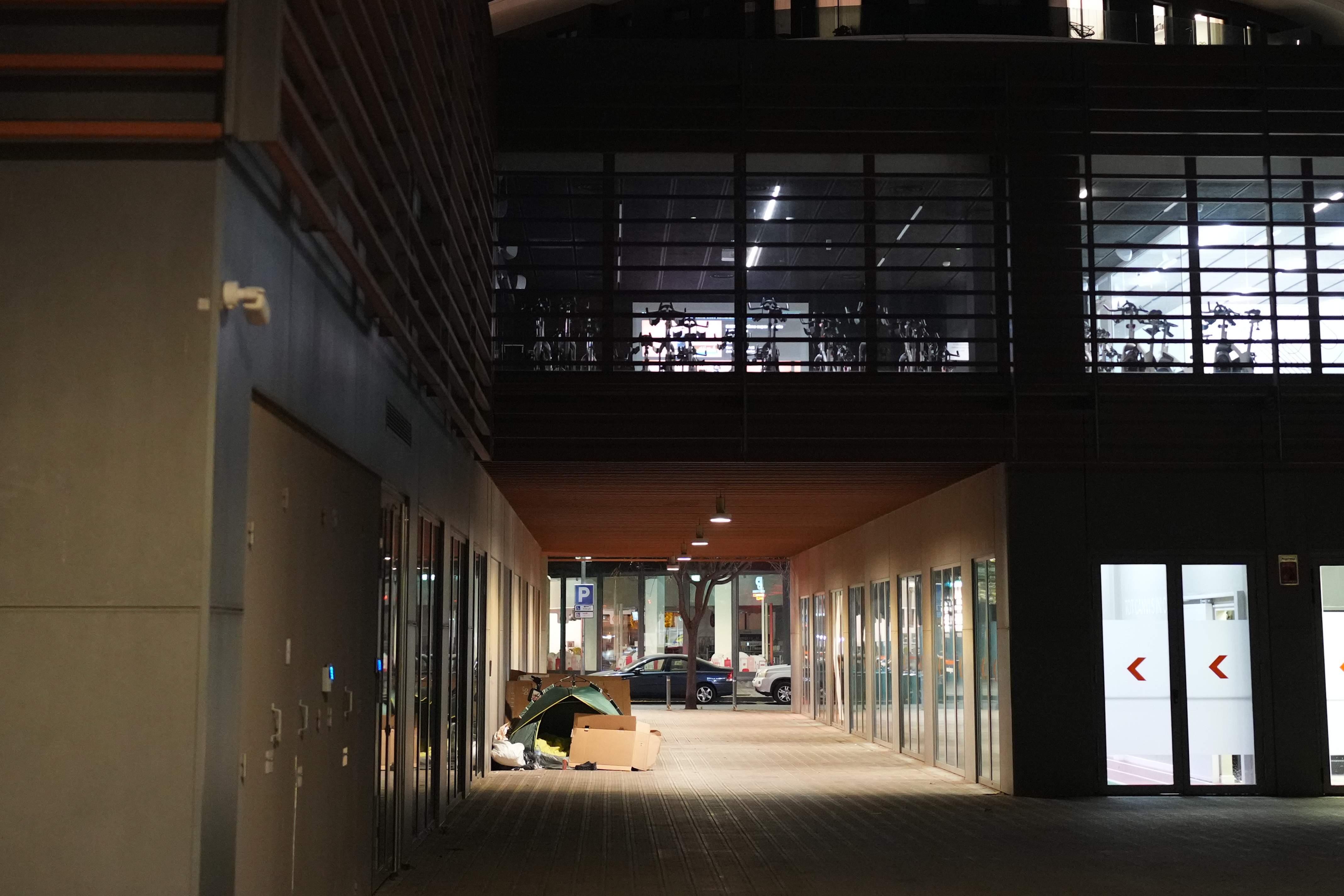 Gairebé dues mil persones dormen al carrer a Barcelona, segons el recompte d’Arrels